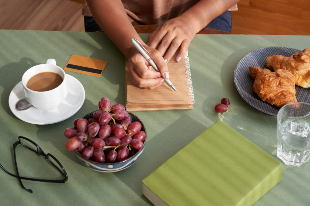 How Keeping A Weekly Food Journal Can Help You Lose Weight